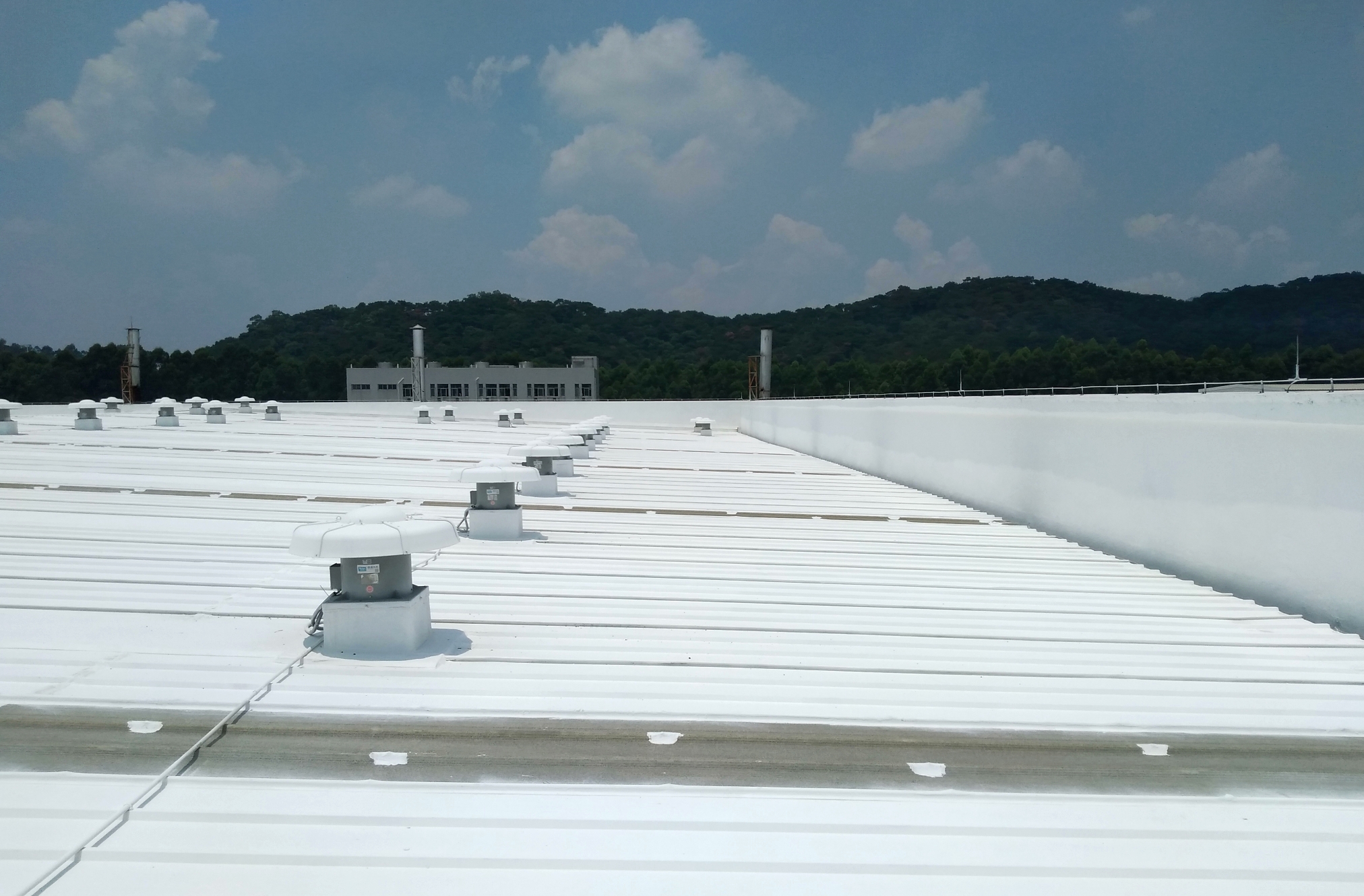 金屬屋面隔熱降溫系統，環保材料，有效降低金屬屋面溫度